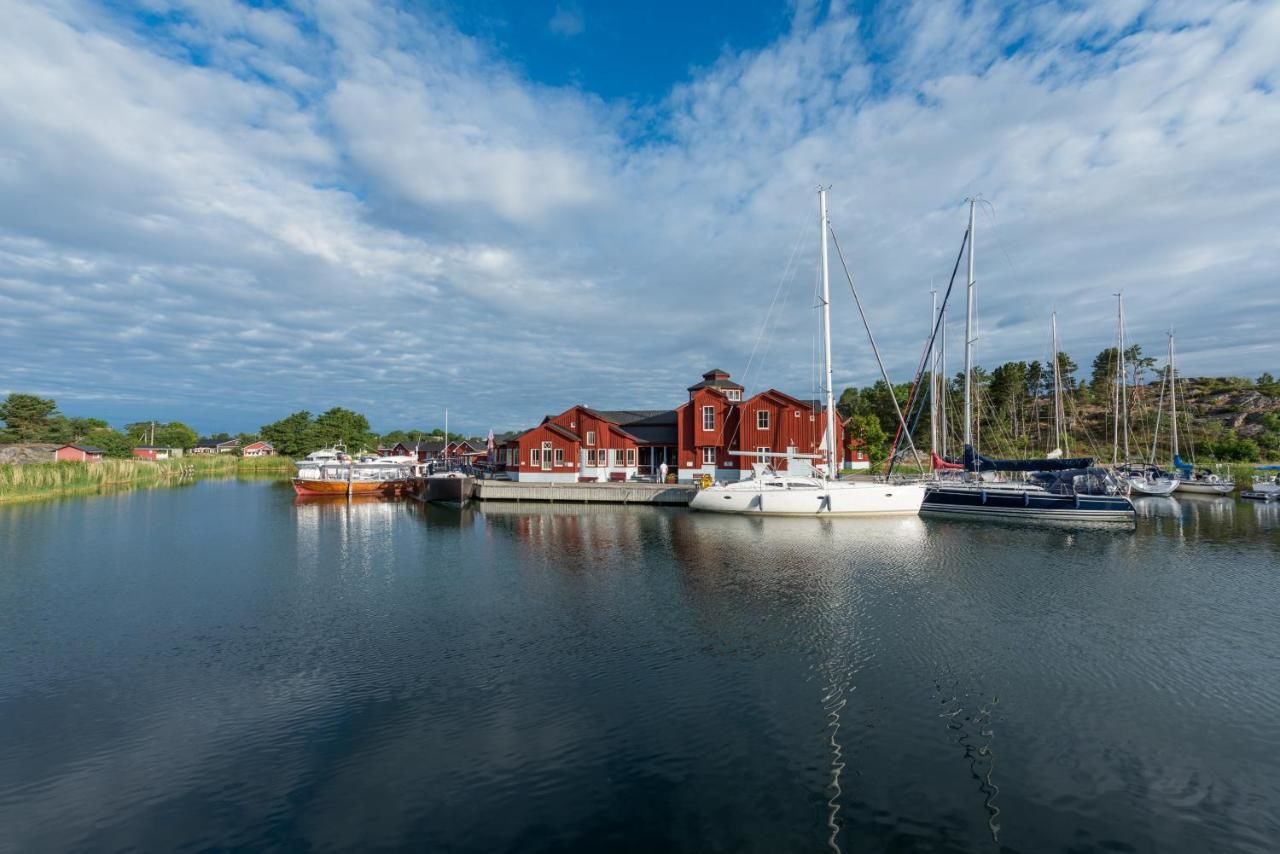 Отель Brudhäll Hotel & Restaurant Kökar